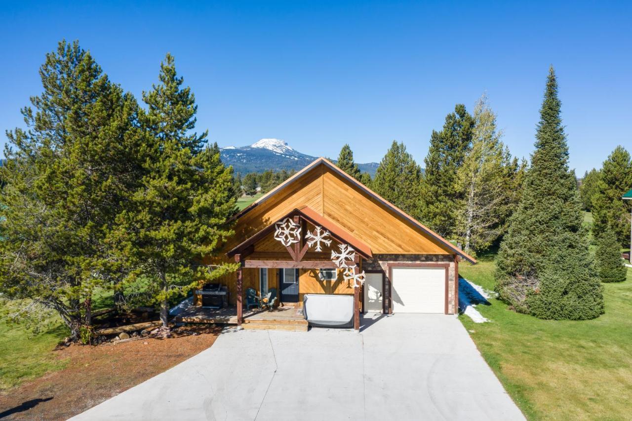Huckleberry Hollow By Kabino Hot Tub Firepit Ps2 Satellite Grill Wifi Golf Course Island Park Exterior photo